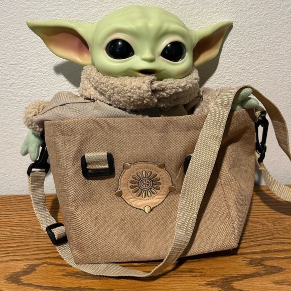 Baby Yoda Toy in Cloth Carry Bag - Picture 12 of 13